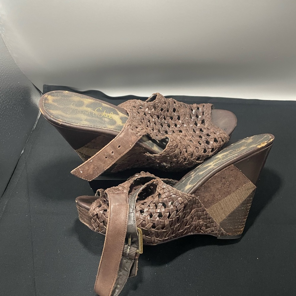 Women’s wedge shoes